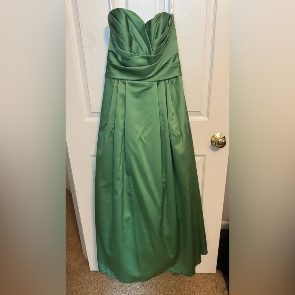 David's Bridal Strapless Bridesmaid Dress / Size 4 - Picture 10 of 13